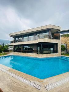 4 room villa  for sale in Alanya, Turkey for 0  - listing #682843, 400 mt2, 5 bedrooms