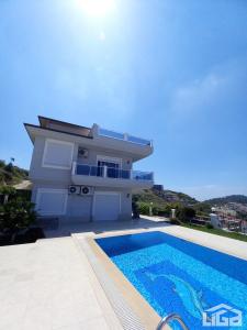 5 room villa  for sale in Toroslar, Turkey for 0  - listing #1221461, 230 mt2, 5 bedrooms